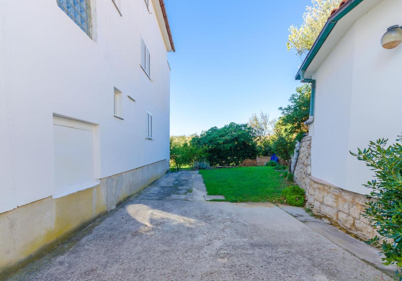 Apartments Anica J Lopar Exterior photo