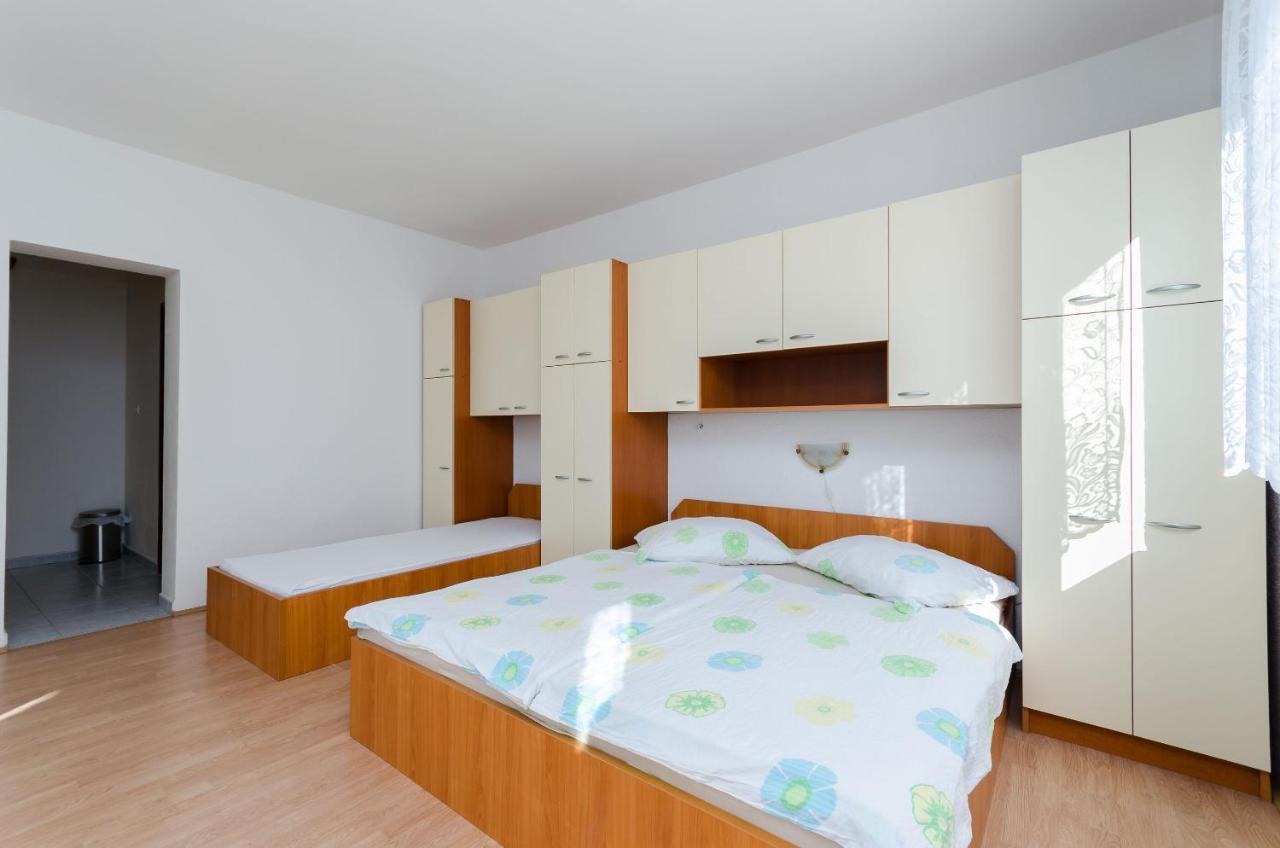 Apartments Anica J Lopar Exterior photo