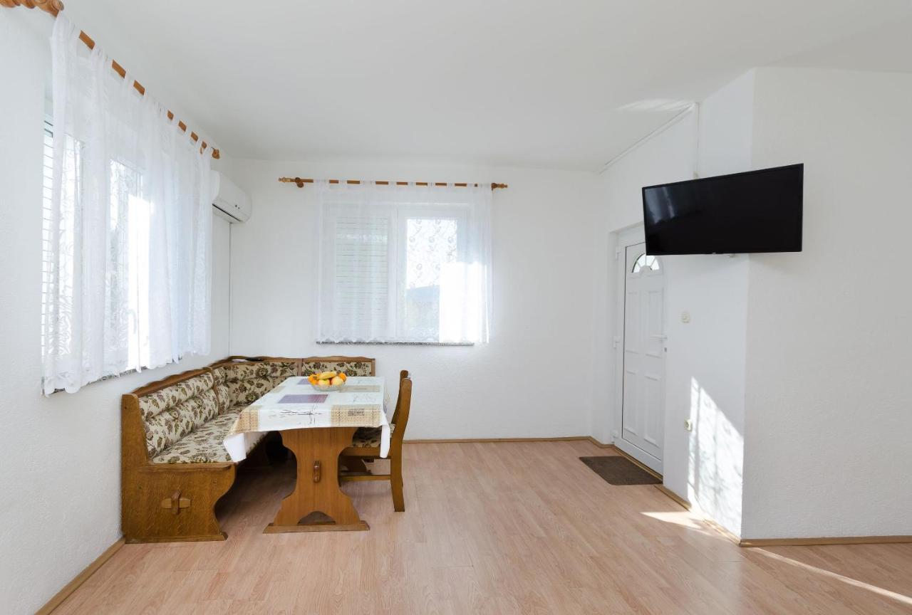 Apartments Anica J Lopar Exterior photo